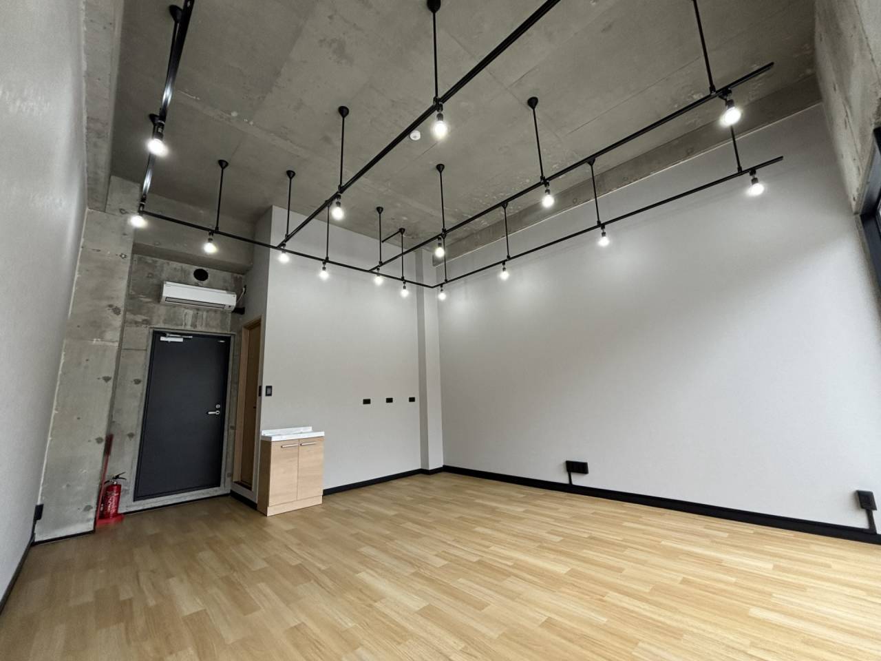 スケルトン貸テナントの内装工事